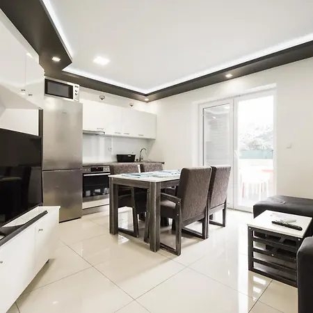 San Antonio-apartment Suzana Vendégház 3*