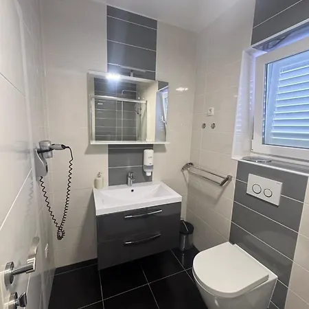 San Antonio-apartment Suzana ゲストハウス 3*